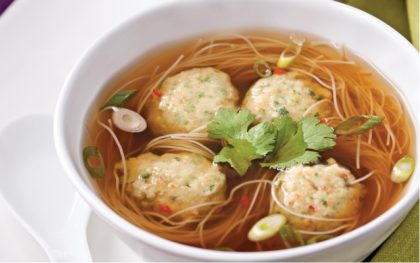 Soupe chinoise aux boulettes de crevettes et crabe